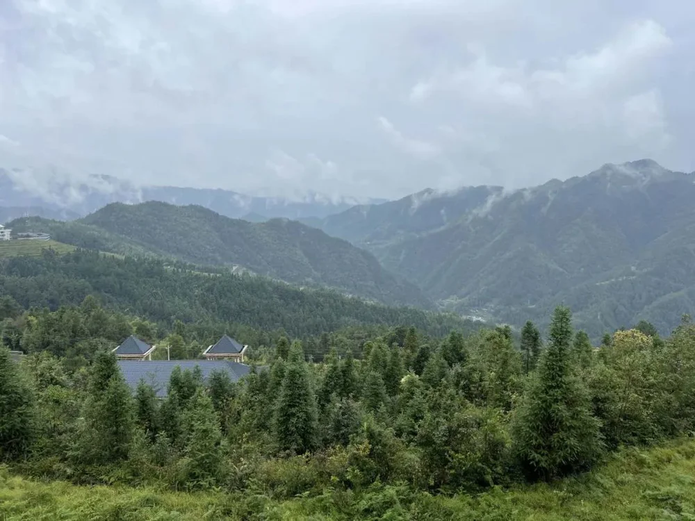 _国庆在县城，看到繁荣背后的另一面_国庆在县城，看到繁荣背后的另一面